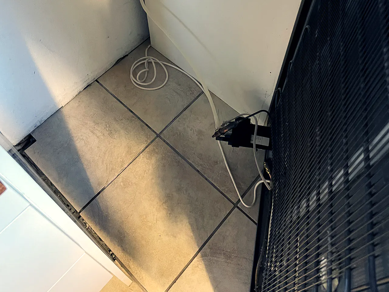 efter rengøring - bag køleskab